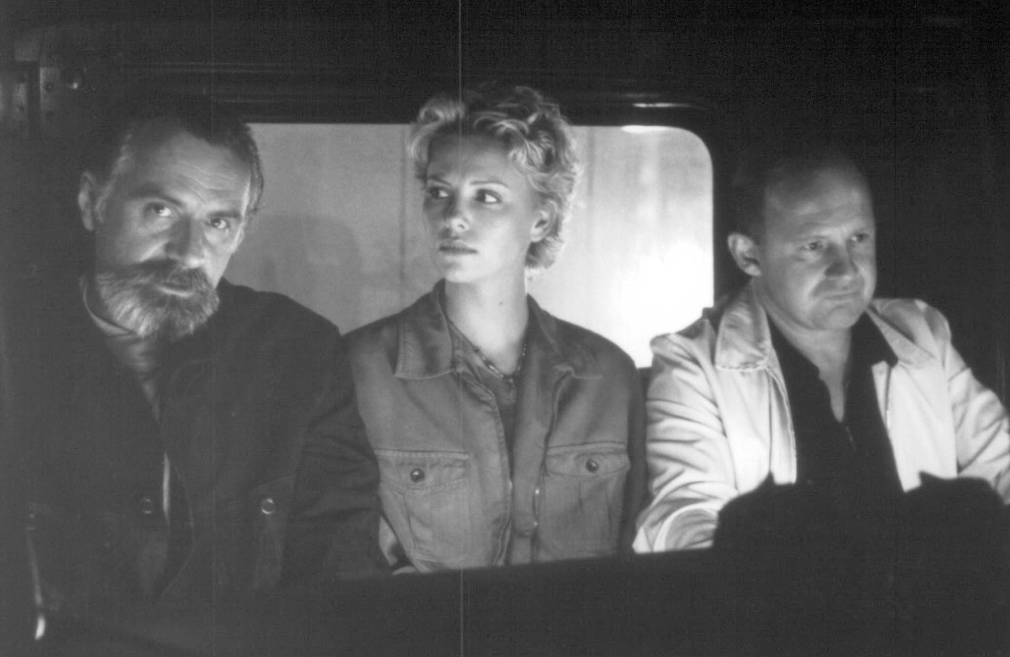 Still of Charlize Theron, Peter Firth and Rade Serbedzija in Mighty Joe Young (1998)