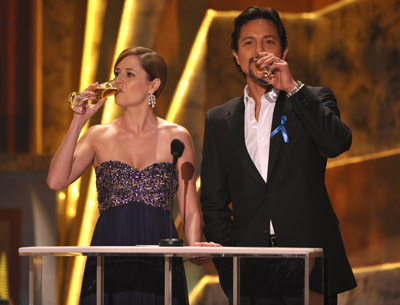 Benjamin Bratt and Jenna Fischer