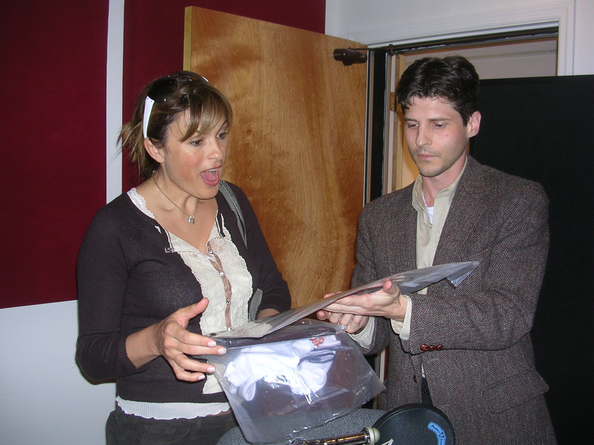 Fischer directing Mariska Hargitay in 