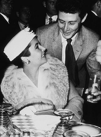 Elizabeth Taylor and fourth husband Eddie Fisher