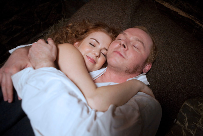 Still of Isla Fisher and Simon Pegg in Burke and Hare (2010)