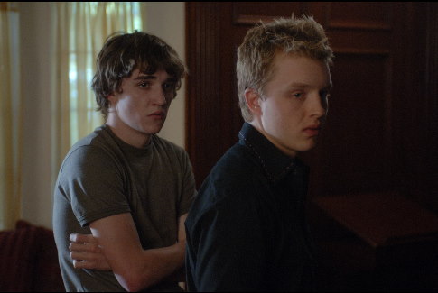 Still of Noel Fisher and Kyle Gallner in Red (2008)