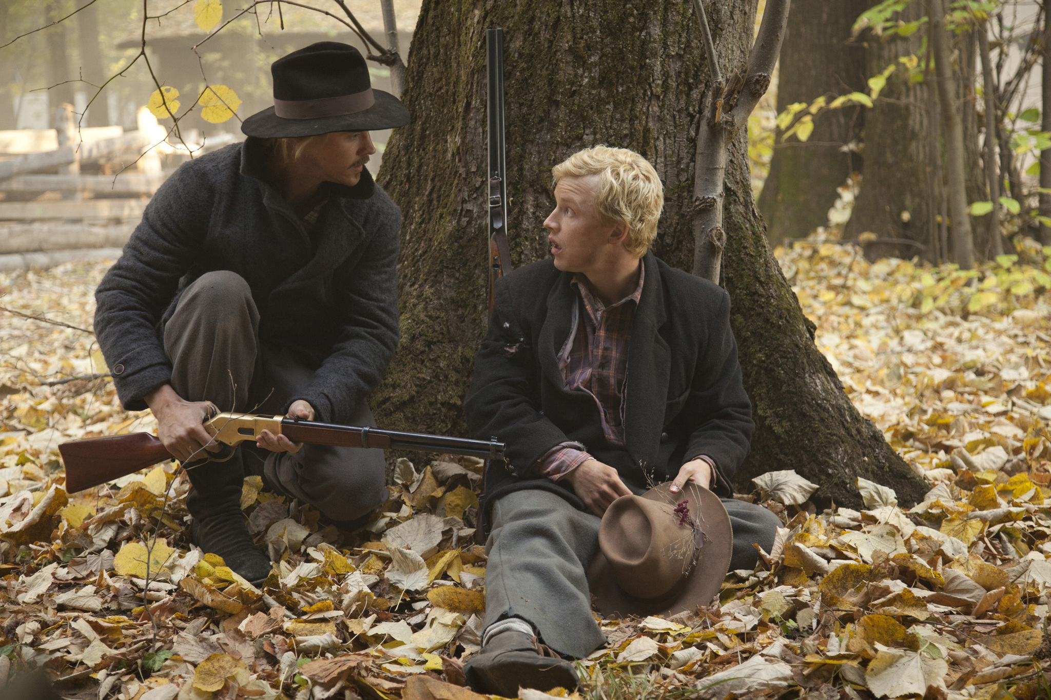 Still of Noel Fisher and Boyd Holbrook in Hatfields & McCoys (2012)