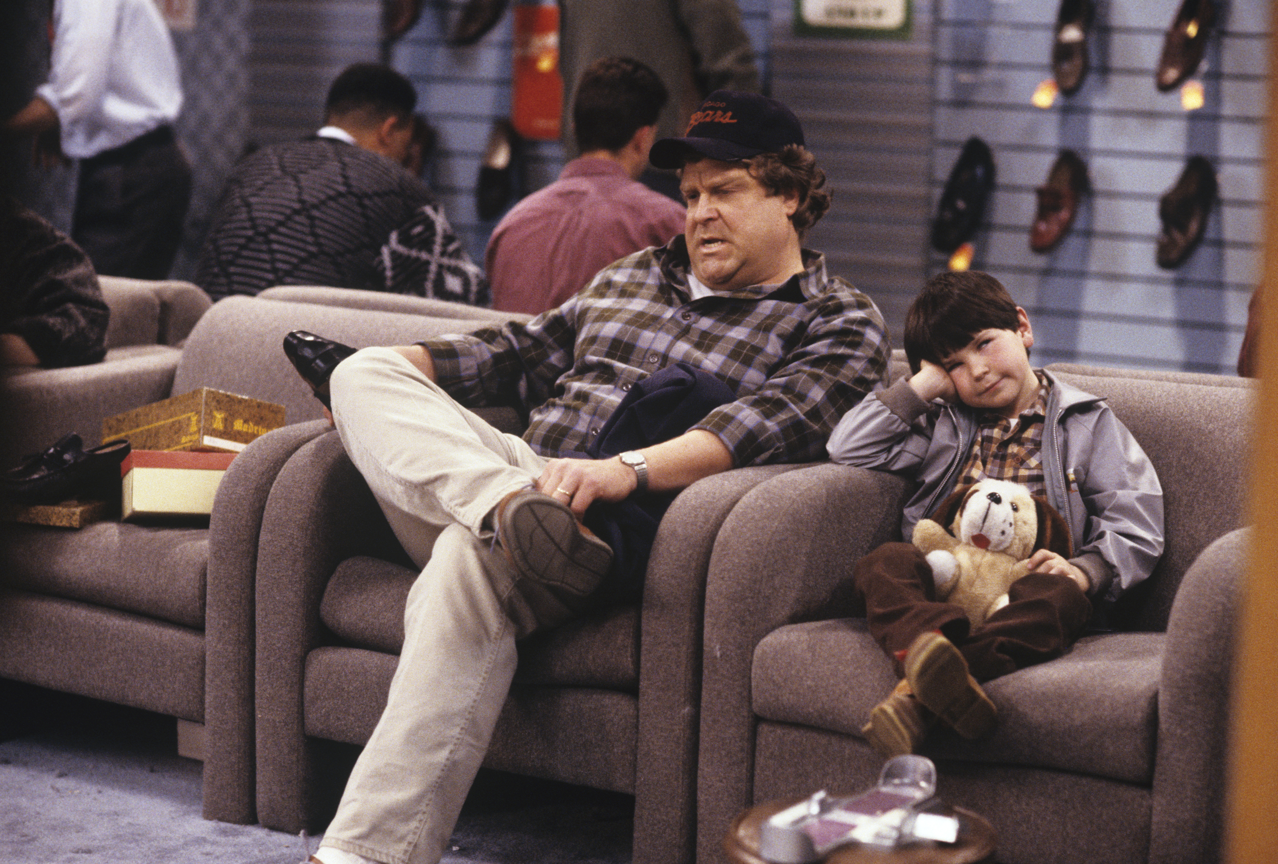 Still of John Goodman and Michael Fishman in Roseanne (1988)