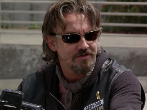 Still of Kim Coates and Tommy Flanagan in Sons of Anarchy (2008)