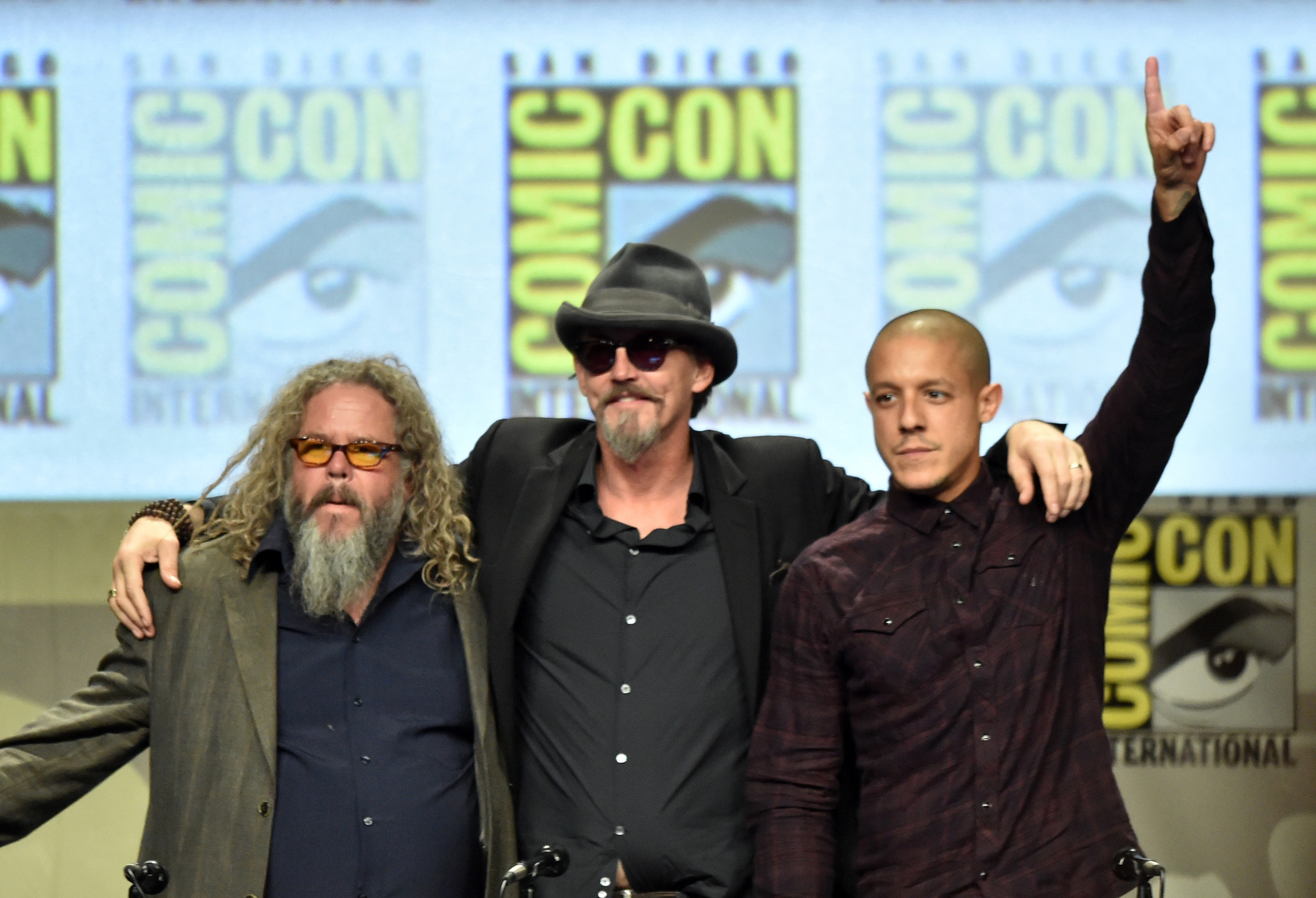 Tommy Flanagan, Theo Rossi and Mark Boone at event of Sons of Anarchy (2008)