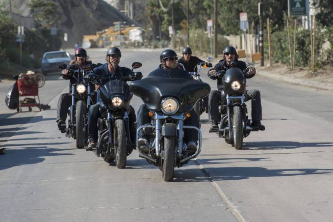 Still of Kim Coates, Tommy Flanagan, Charlie Hunnam, Theo Rossi and Rusty Coones in Sons of Anarchy (2008)