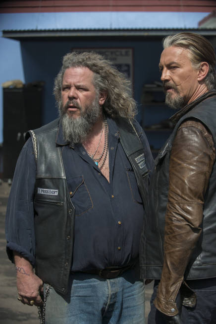 Still of Tommy Flanagan and Mark Boone in Sons of Anarchy (2008)