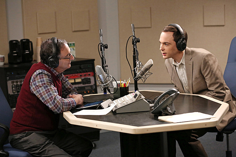 Still of Ira Flatow and Jim Parsons in Didziojo sprogimo teorija (2007)