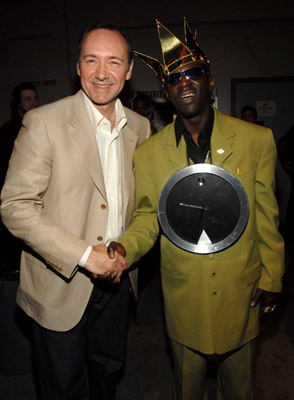 Kevin Spacey and Flavor Flav at event of 2006 MTV Movie Awards (2006)