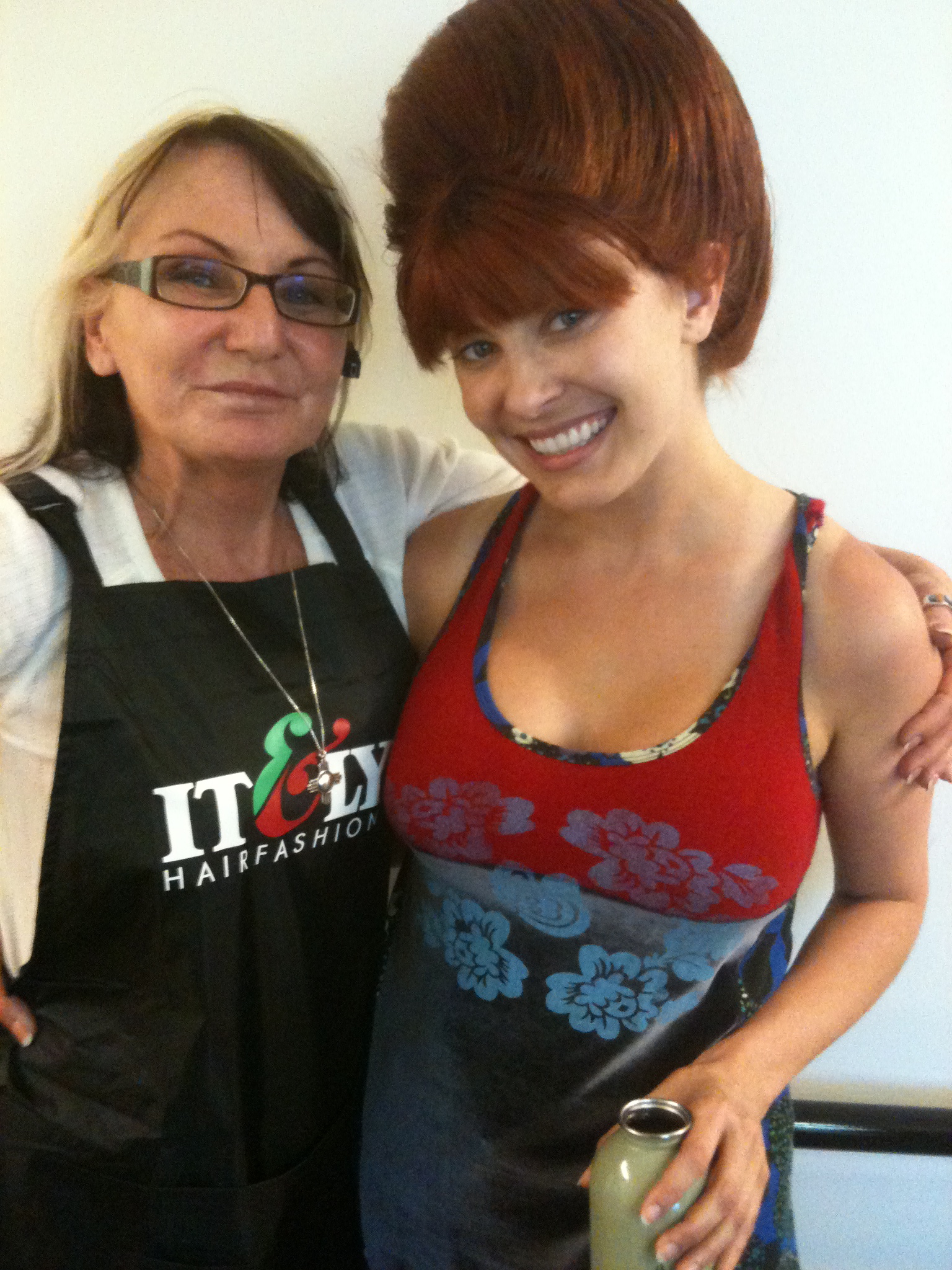 RMONA AND BOBBI SUE LUTHER IN HER FABULOUS RED BEEHIVE FOR HER ROLE IN'JUDY MOODY AND THE NOT BUMMER SUMMER..FILMED IN L.A. SUMMER OR 2010