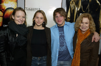 Mary Kay Place, Noah Fleiss, Cara Seymour and Addie Land at event of Evergreen (2004)