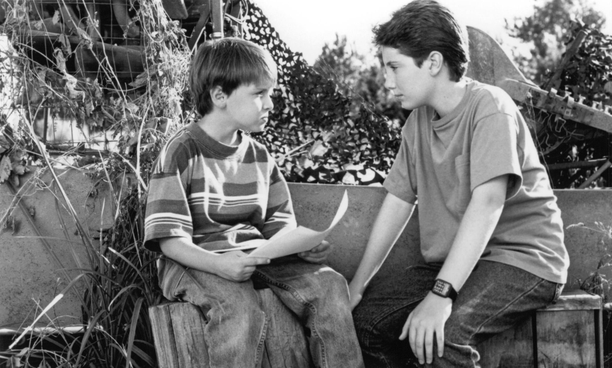 Still of Noah Fleiss and Jacob Tierney in Josh and S.A.M. (1993)