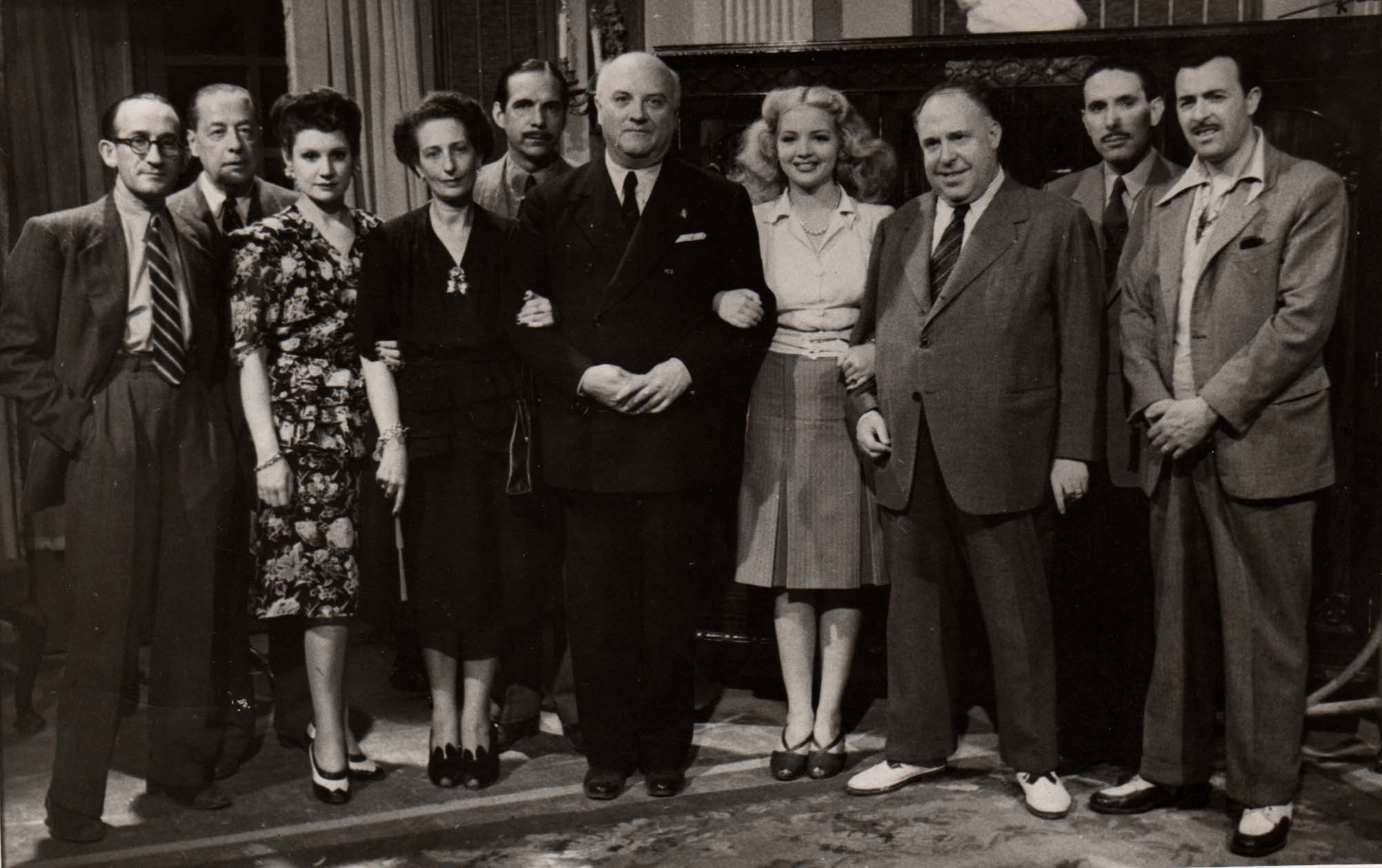During the filming of Se le fue el novio (1945) (Julio Salvador)