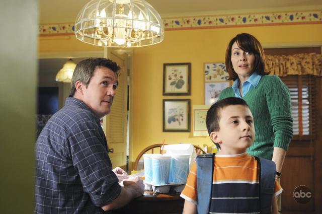 Still of Patricia Heaton, Neil Flynn and Atticus Shaffer in The Middle (2009)