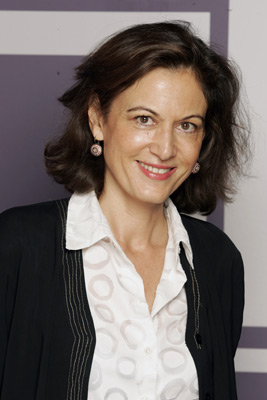 Anne Fontaine at event of Entre ses mains (2005)