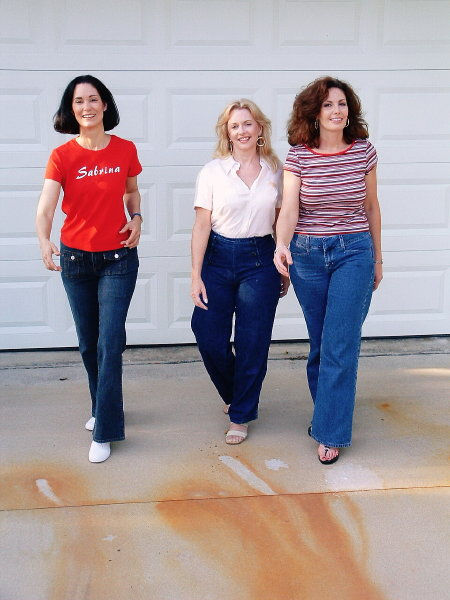 Deborah Smith Ford as Sabrina, Jennifer Ramsey as Kris, and Suzanne Shockley as Kelly, all lookalikes of TV's Charlie's Angels