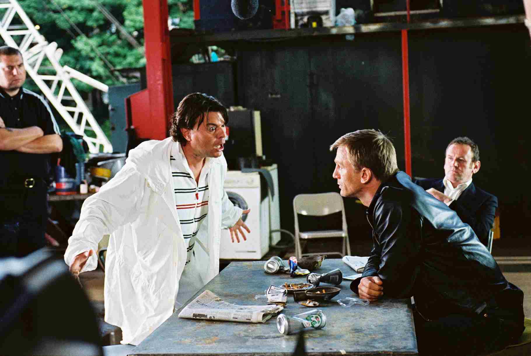 Still of Daniel Craig and Jamie Foreman in Layer Cake (2004)