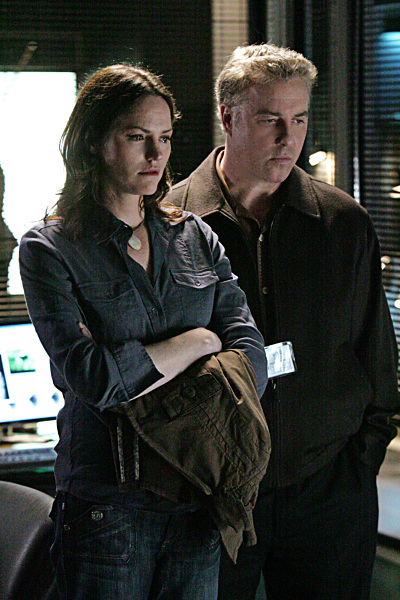 Still of Jorja Fox and William Petersen in CSI kriminalistai (2000)