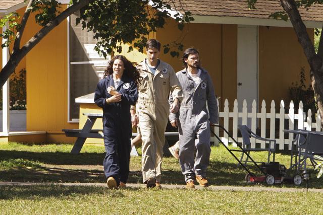 Still of Jeremy Davies, Matthew Fox and Evangeline Lilly in Dinge (2004)