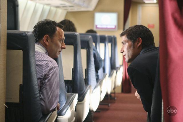 Still of Michael Emerson and Matthew Fox in Dinge: 316 (2009)