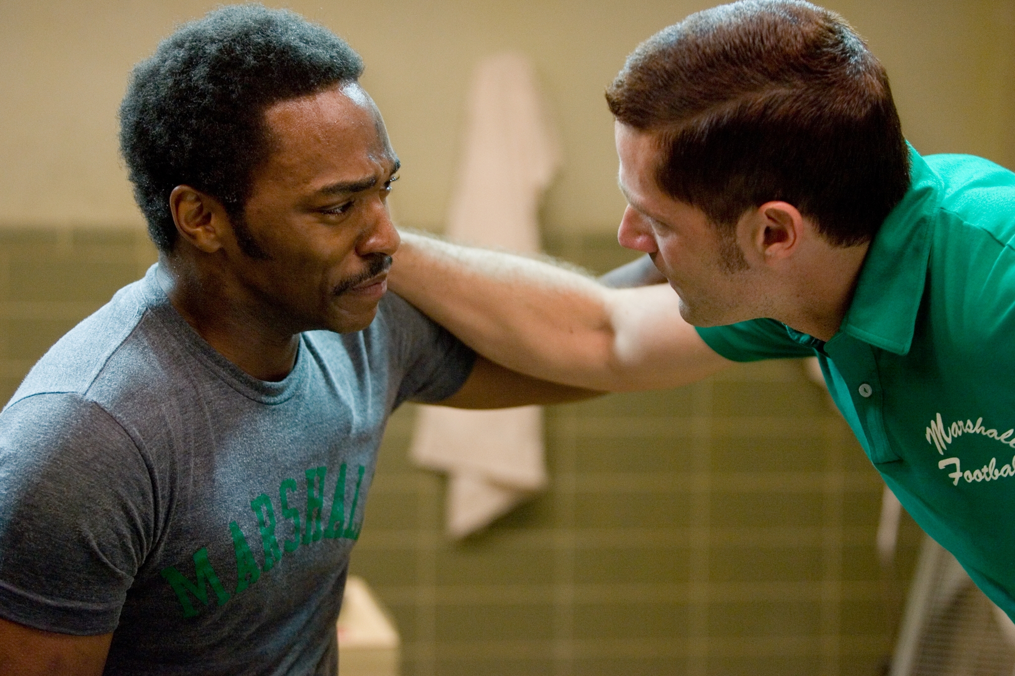 Still of Matthew Fox and Anthony Mackie in We Are Marshall (2006)