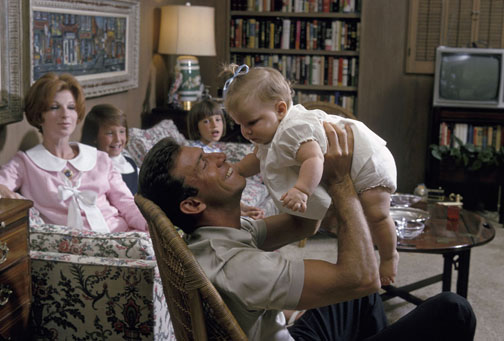 Anthony (Tony) Franciosa with wife Judy Balaban Kanter and their children 1964 © 1978 Gene Trindl