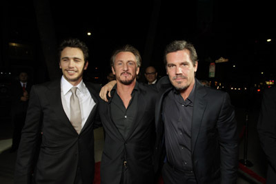 Sean Penn, Josh Brolin and James Franco at event of Milk (2008)