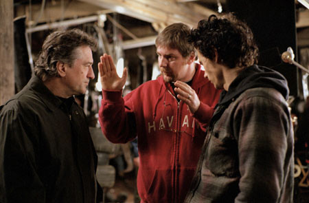 Robert De Niro, Michael Caton-Jones and James Franco in Miestas prie juros (2002)