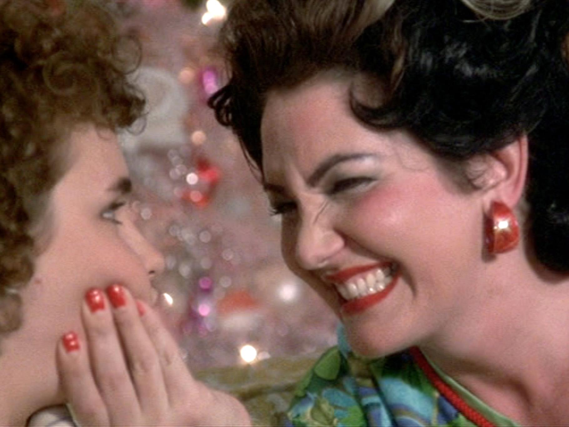 Still of Diane Franklin and Laura Waterbury in Better Off Dead... (1985)