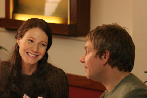 Still of Gwyneth Paltrow and Martin Freeman in The Good Night (2007)