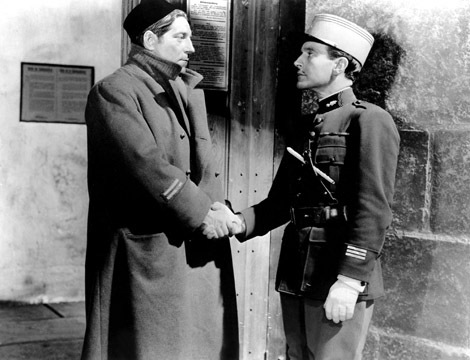 Still of Pierre Fresnay and Jean Gabin in La Grande Illusion (1937)