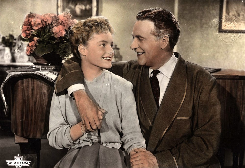 Still of Romy Schneider and Willy Fritsch in Wenn der weiße Flieder wieder blüht (1953)