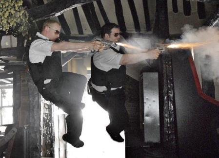 Still of Nick Frost and Simon Pegg in Hot Fuzz (2007)