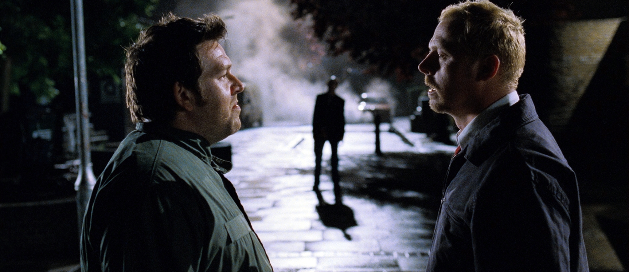 Still of Nick Frost and Simon Pegg in Shaun of the Dead (2004)