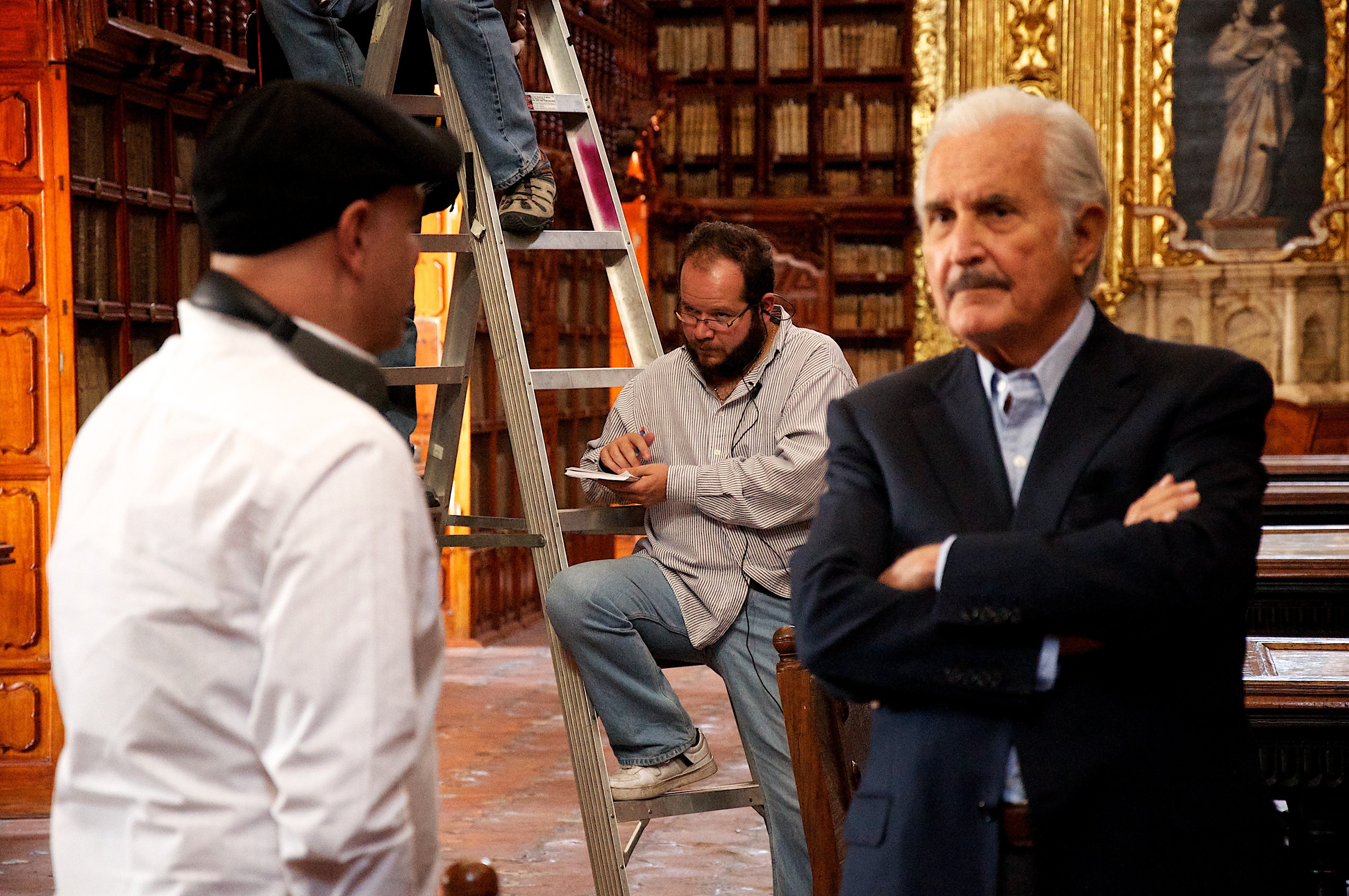 Carlos Fuentes, Alejandro Springall and Arturo Antonio Tay Balderas in Hace 150 años, Crónica de la Batalla de Puebla por Carlos Fuentes (2012)