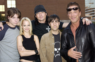 Mickey Rourke, Mena Suvari, Jason Schwartzman, Patrick Fugit and Jonas Åkerlund at event of Spun (2002)