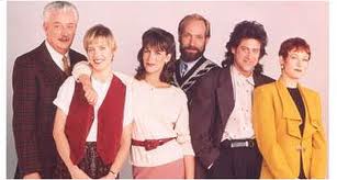 The cast of Anything But Love Jamie Lee Curtis, Holly Fulger, Richard Lewis, Ann Magnuson