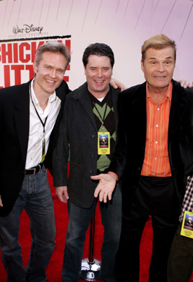 Mark Dindal, Randy Fullmer and Fred Willard at event of Chicken Little (2005)