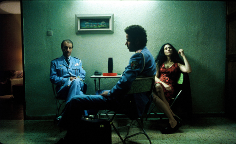 Still of Ronit Elkabetz, Sasson Gabai and Saleh Bakri in Bikur Ha-Tizmoret (2007)