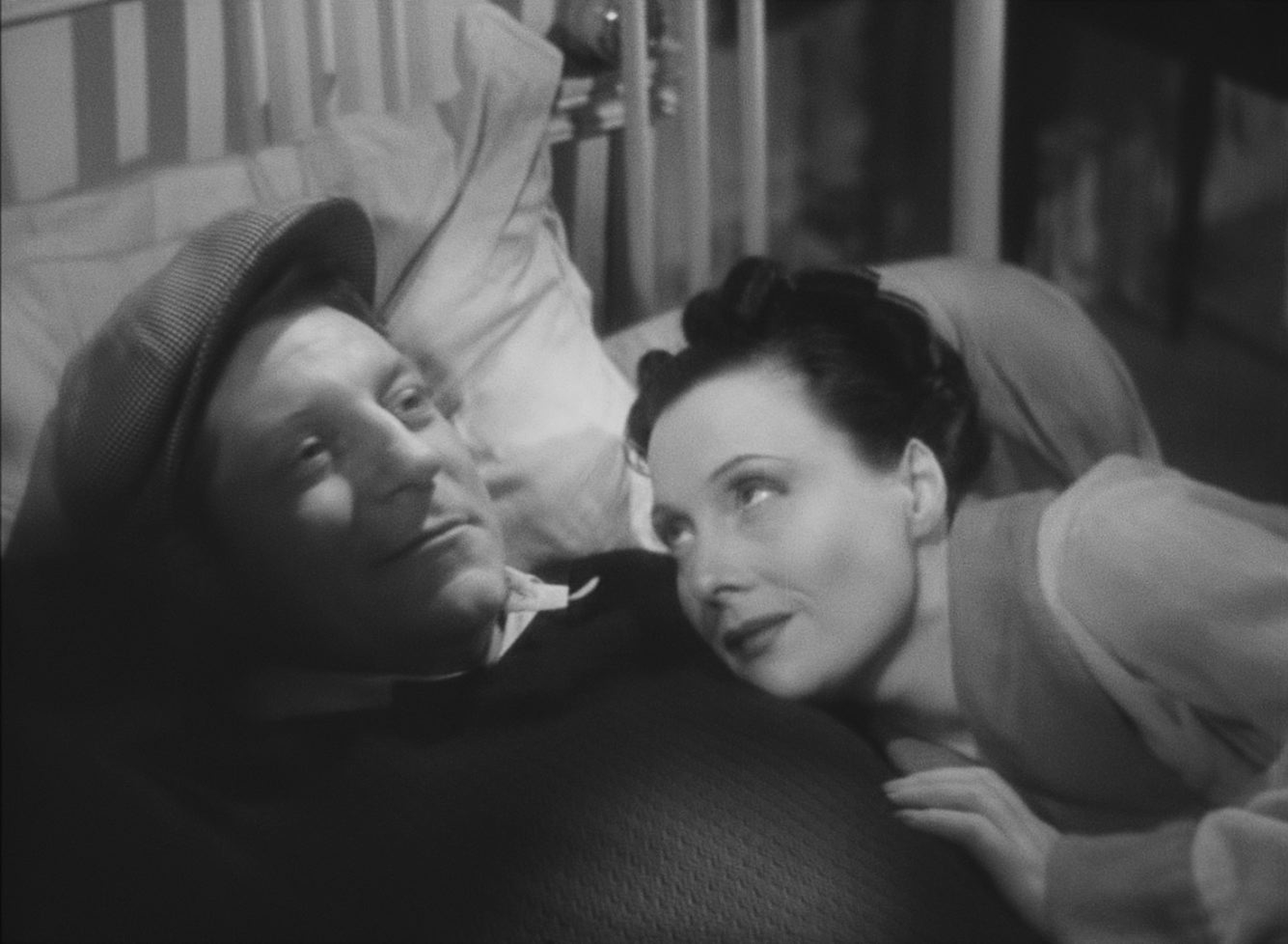 Still of Arletty and Jean Gabin in Le jour se lève (1939)