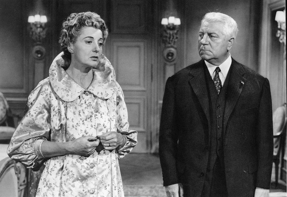 Still of Annie Ducaux and Jean Gabin in Les grandes familles (1958)