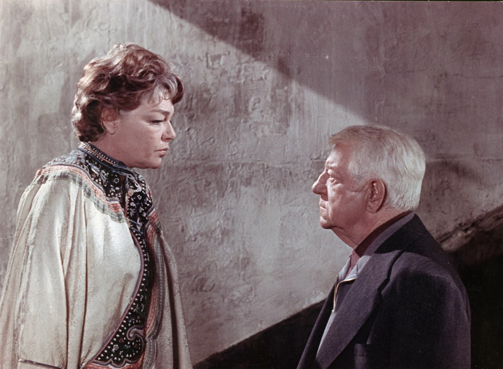 Still of Jean Gabin and Simone Signoret in Le chat (1971)