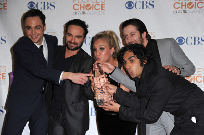 Kaley Cuoco-Sweeting, Johnny Galecki, Simon Helberg and Kunal Nayyar at event of The 36th Annual People's Choice Awards (2010)