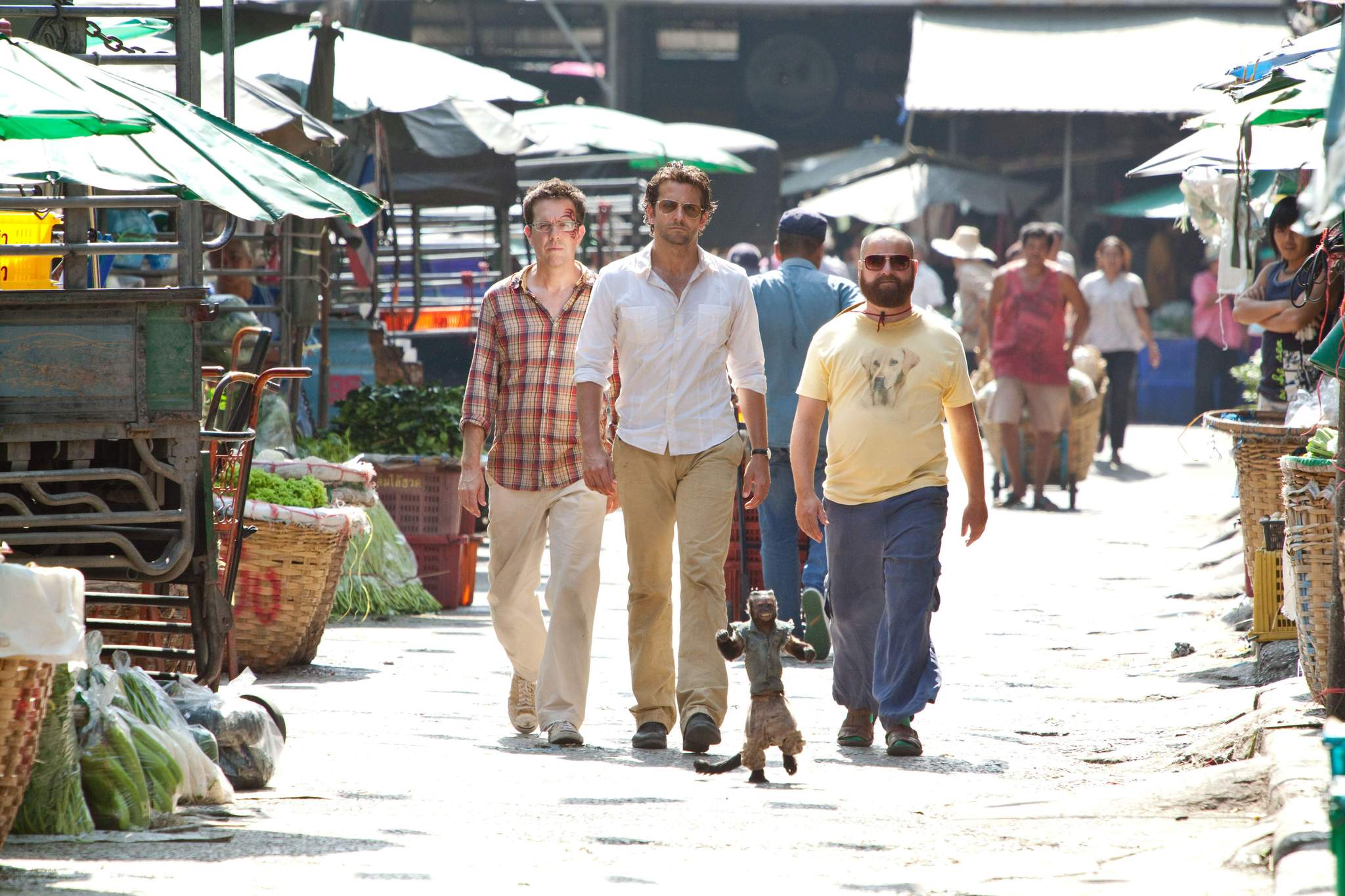 Still of Bradley Cooper, Zach Galifianakis and Ed Helms in Pagirios Tailande (2011)