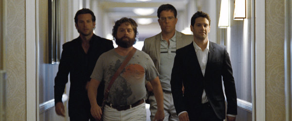 Still of Justin Bartha, Bradley Cooper, Zach Galifianakis and Ed Helms in Pagirios Las Vegase (2009)