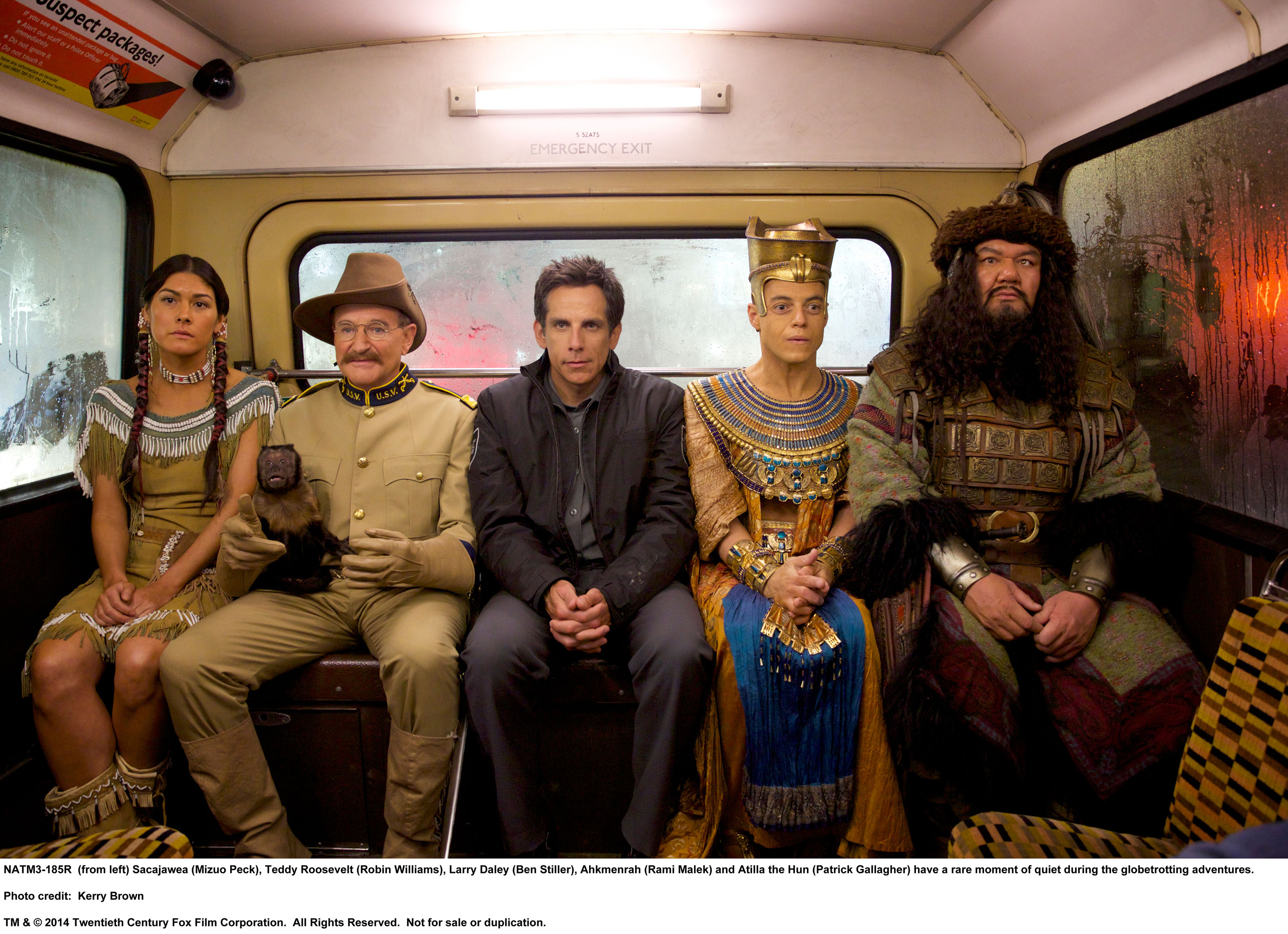 Still of Robin Williams, Ben Stiller, Patrick Gallagher, Mizuo Peck and Rami Malek in Naktis muziejuje. Kapo paslaptis (2014)
