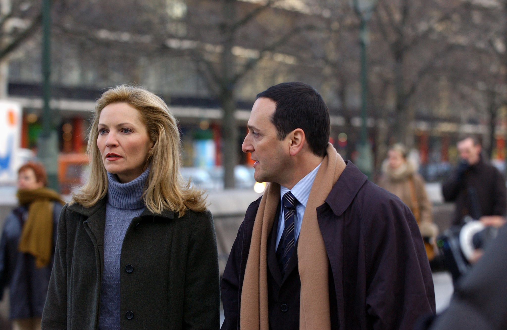 Still of Joan Allen and Tom Gallop in The Bourne Supremacy (2004)