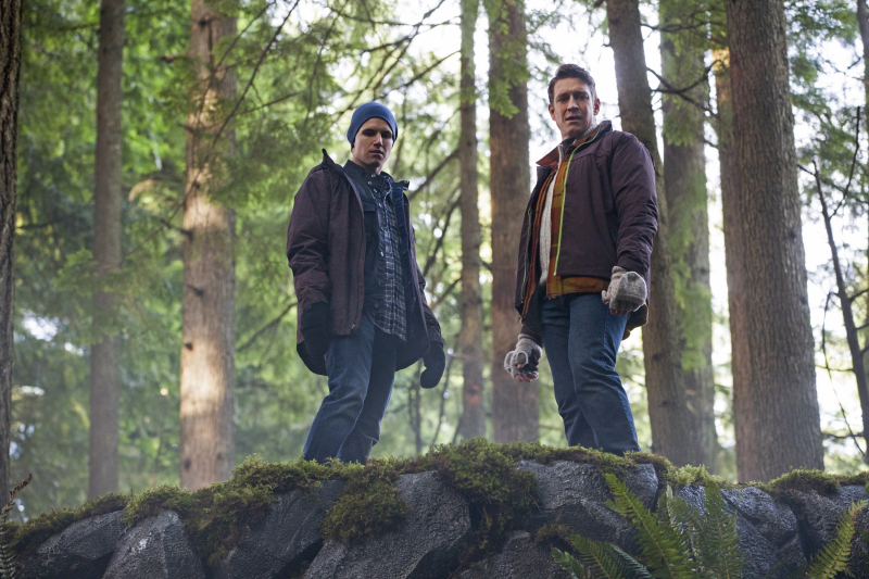 Still of Robert Gant and Robbie Amell in The Tomorrow People (2013)