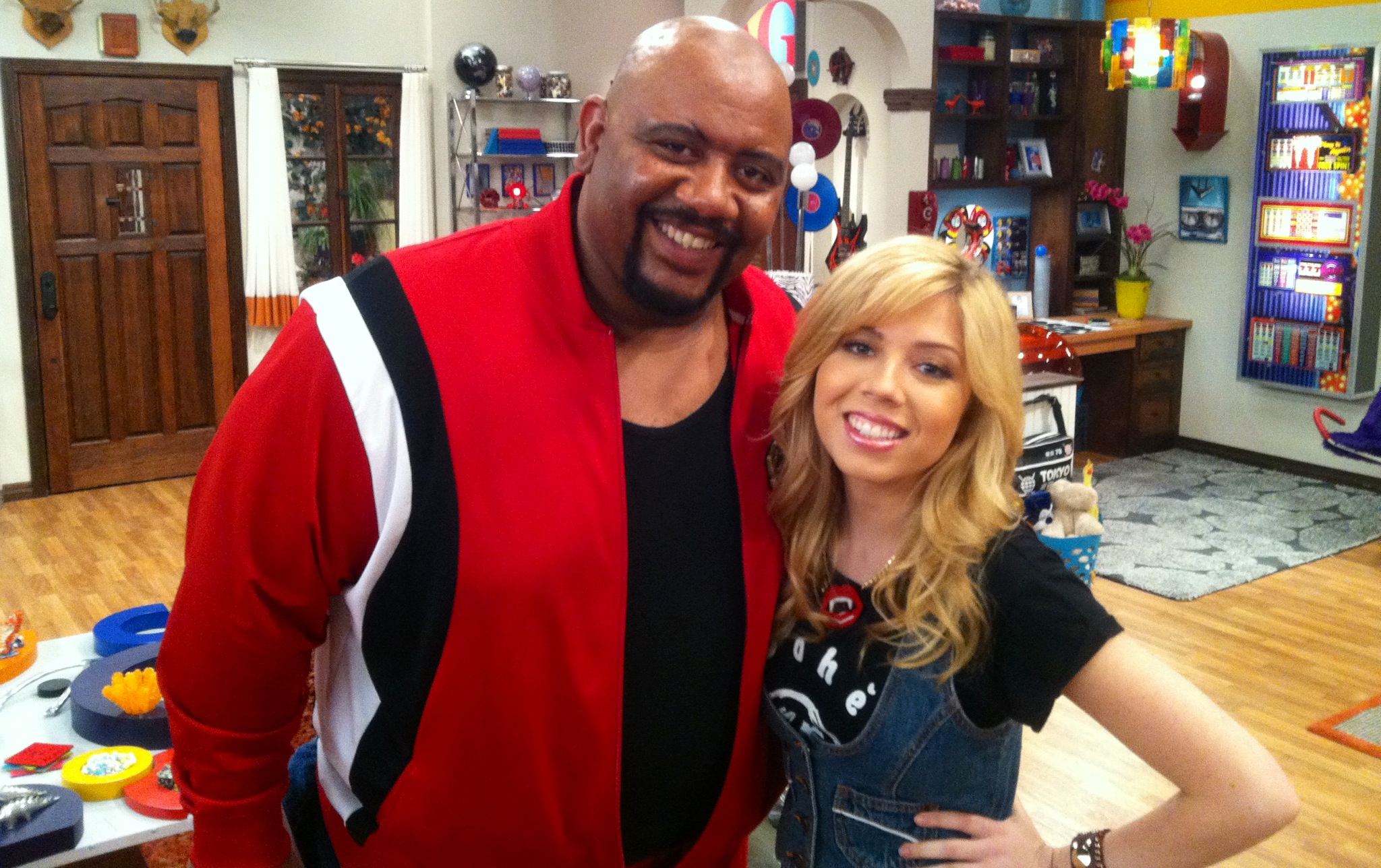 Bubba Ganter (Bunny) and Jennette McCurdy (Sam) on the set of 